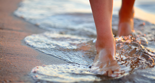 Camminare sulla Spiaggia: Benefici per Corpo e Mente